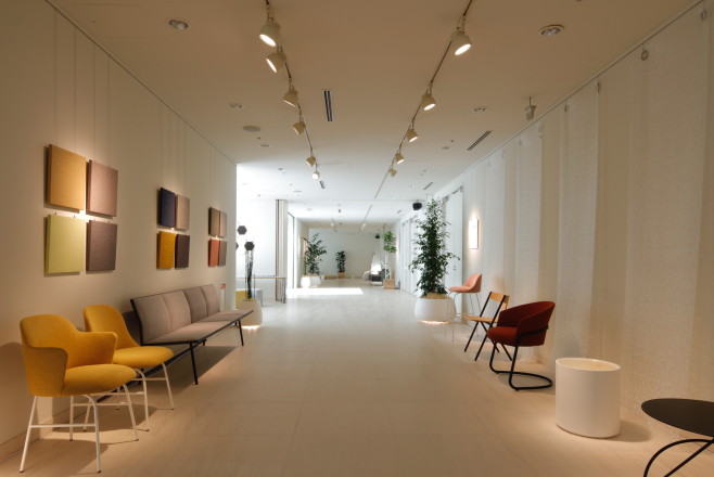 file22　スペイン大使館家具展　PlaRain　©大成建設一級建築士事務所